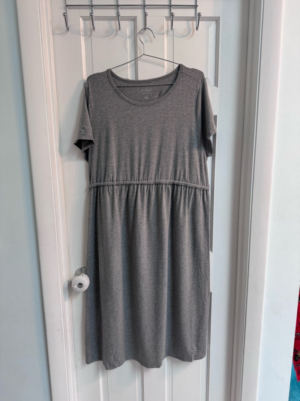 CLEARANCE✨ 
Maternity Short Sleeve Midi Dress in Heather Gray